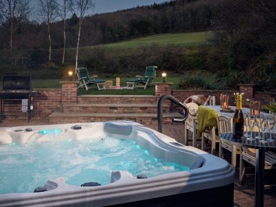 Toad Hall: Private hot tub on the patio