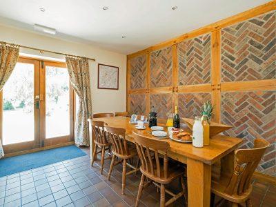 Curlew Cottage: Dining table seating up to 10