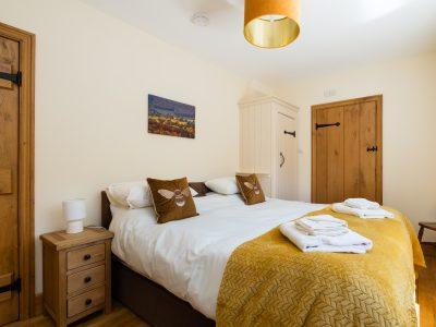 Curlew Cottage: Rowan ensuite bedroom (can be superking or twin)