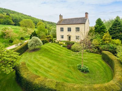 The Manor House: Sleeps 14 in 7 Ensuite Bedrooms