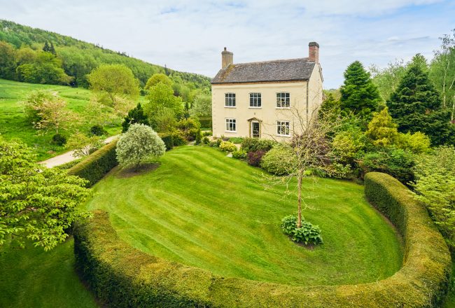 The Manor House: Sleeps 14 in 7 Ensuite Bedrooms
