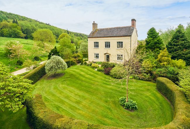 The Manor House: Sleeps 14 in 7 Ensuite Bedrooms