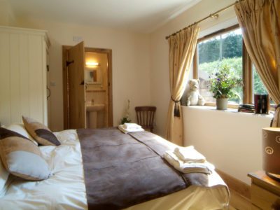 Curlew Cottage: Flexible ensuite bedrooms (all superking or twin)