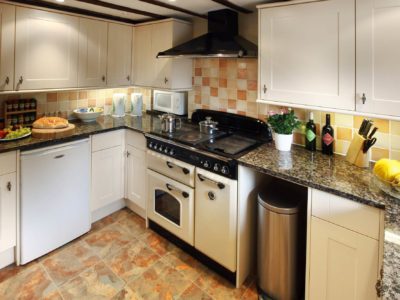 The Manor House: Well equipped kitchen ideal for self catering