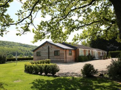 Pendennis: Large driveway with parking for up to 8 cars