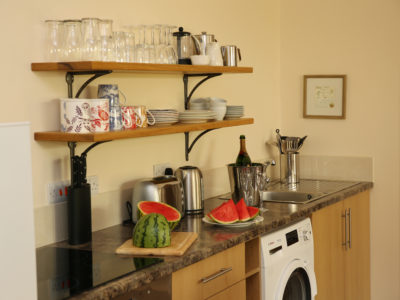 Great Western Lodge: Well equipped kitchen area