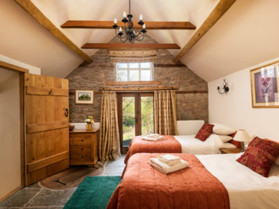 The Manor House: 'Garden' ensuite bedroom (superking or twin)