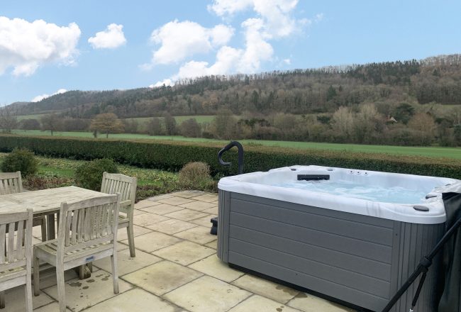 Pendennis at Eaton Manor with Private Hot Tub on the Patio