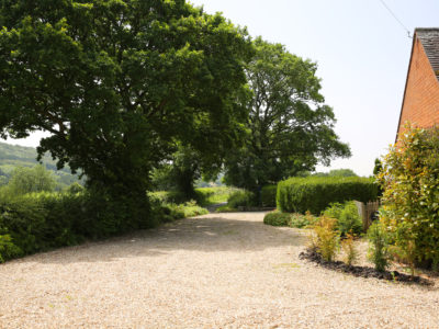 Woodpecker Way: Private driveway with parking