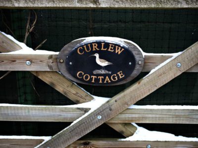 Curlew Cottage: Gate sign