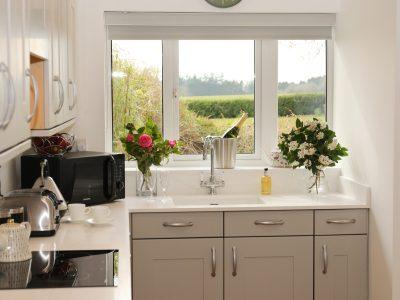 Woodpecker Way: Well equipped kitchen ideal for self catering