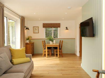 Woodpecker Way: Sitting room with dining area seating up to 4