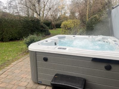 Curlew Cottage: Private Hot Tub with Garden Views