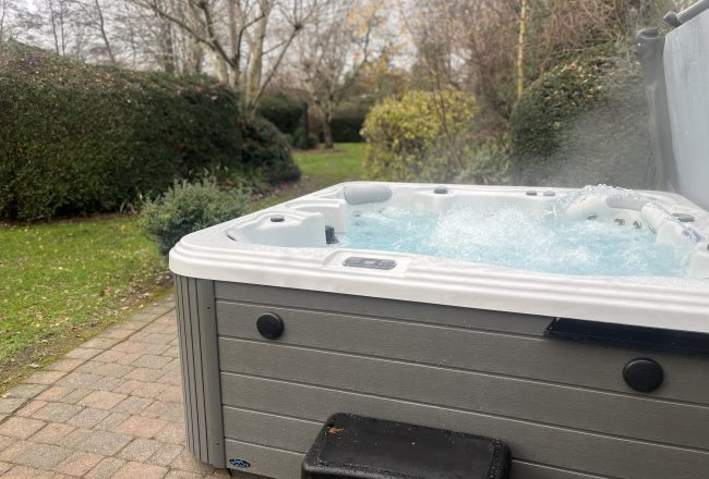 Curlew Cottage at Eaton Manor with Private Hot Tub on the Patio
