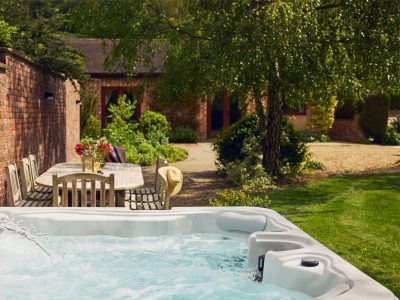 Curlew Cottage's private hot tub