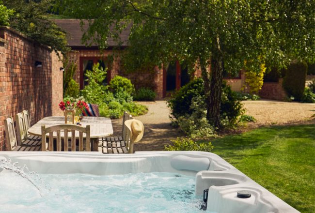 Curlew Cottage at Eaton Manor with Private Hot Tub on the Patio