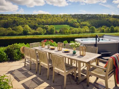 Pendennis: Private hot tub with view of Wenlock Edge