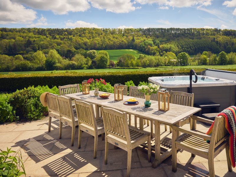 Pendennis: Private hot tub with view of Wenlock Edge