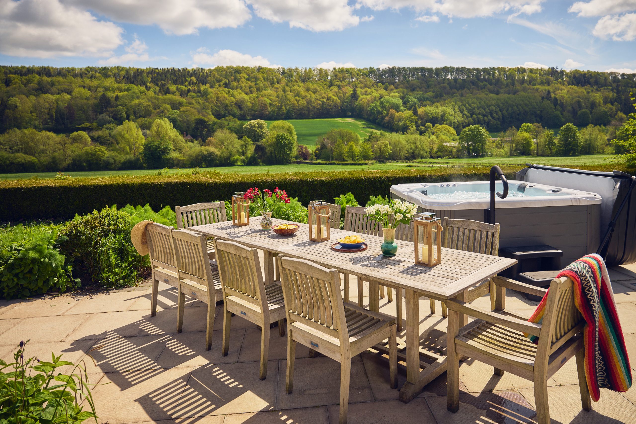Pendennis: Private hot tub with view of Wenlock Edge