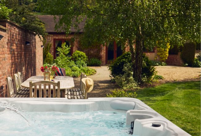 Curlew Cottage at Eaton Manor with Private Hot Tub on the Patio
